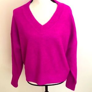 NWOT Zara Loose fit sweater. Runs large, never worn